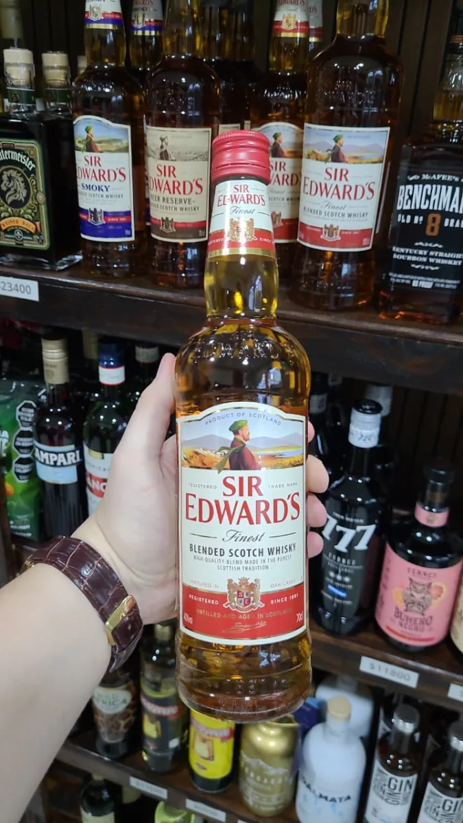 Sir Edwards Finest Whisky 700cc